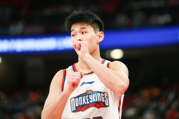 效率太低！林葳25中8&三分10中1拿到19分1板3助2斷 4失誤